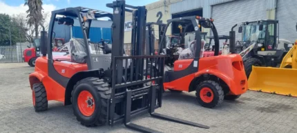 MCM RS35 Semi-Rough Terrain Forklift