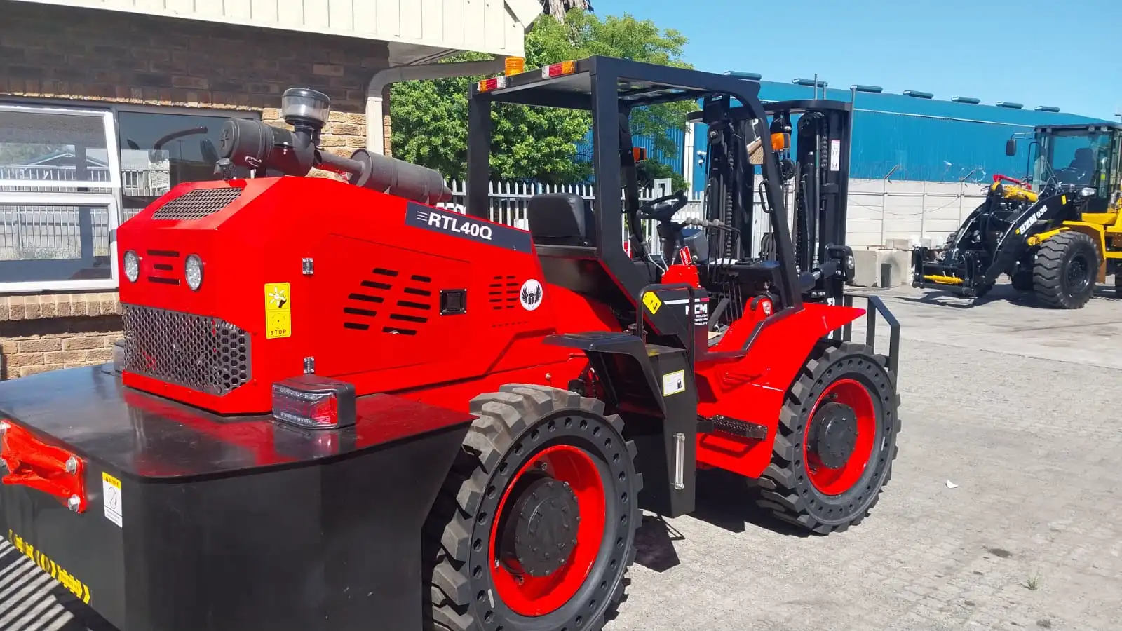 MCM RTL40Q Rough Terrain Forklift MCM RTL40Q Rough Terrain Forklift