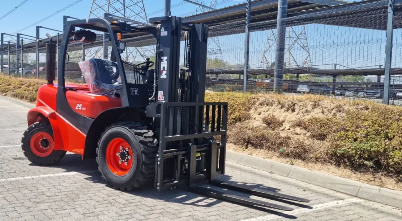 MCM RS25 Semi-Rough Terrain Forklift