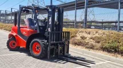 MCM RS25 Semi-Rough Terrain Forklift